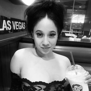 Meet your Posher, Elexus